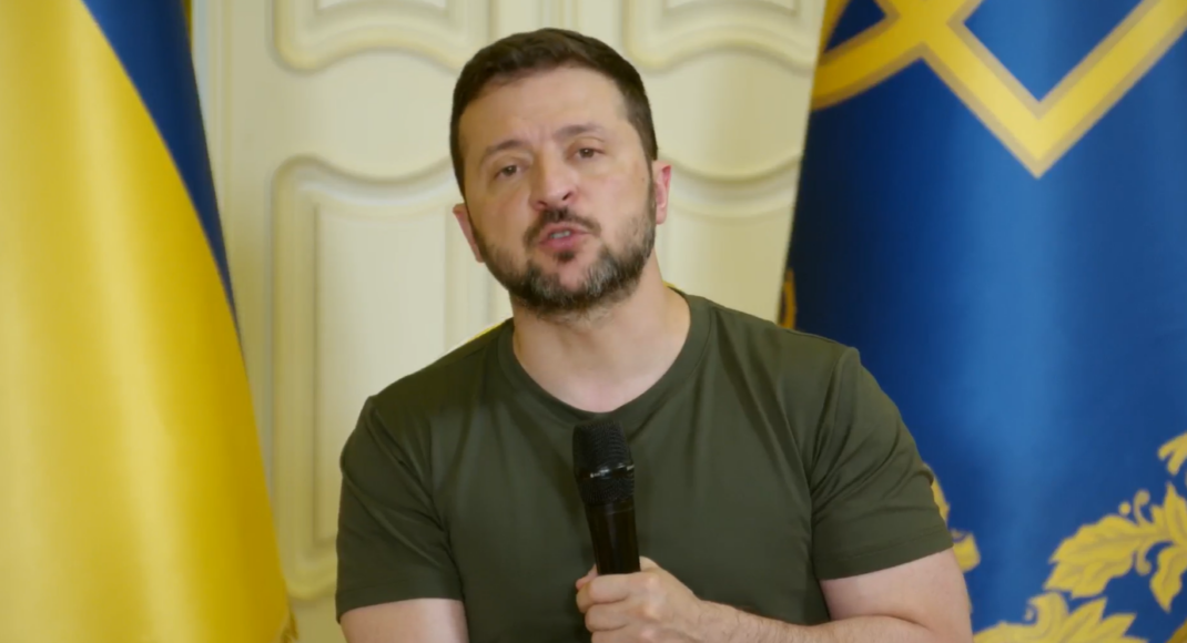 Зеленский заявил, что затягивание с помощью США ослабило позиции Украины на поле боя