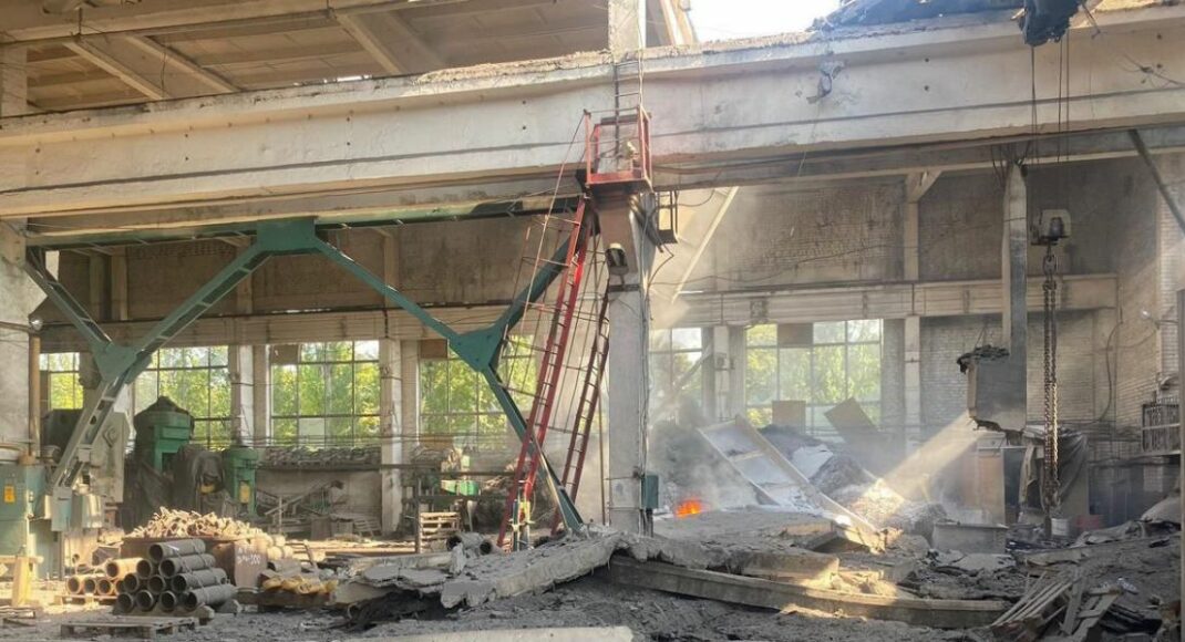 У трьох постраждалих від сьогоднішнього обстрілу Мирнограду мінно-вибухові травми та осколкові поранення