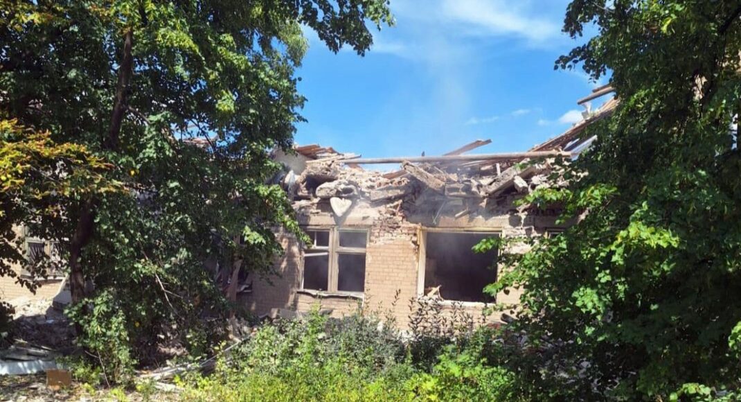 На Константиновку, Лиман и Курахово оккупанты сбрасывали бомбы КАБ-250, а на Мирноград — ФАБ-500 (фото)