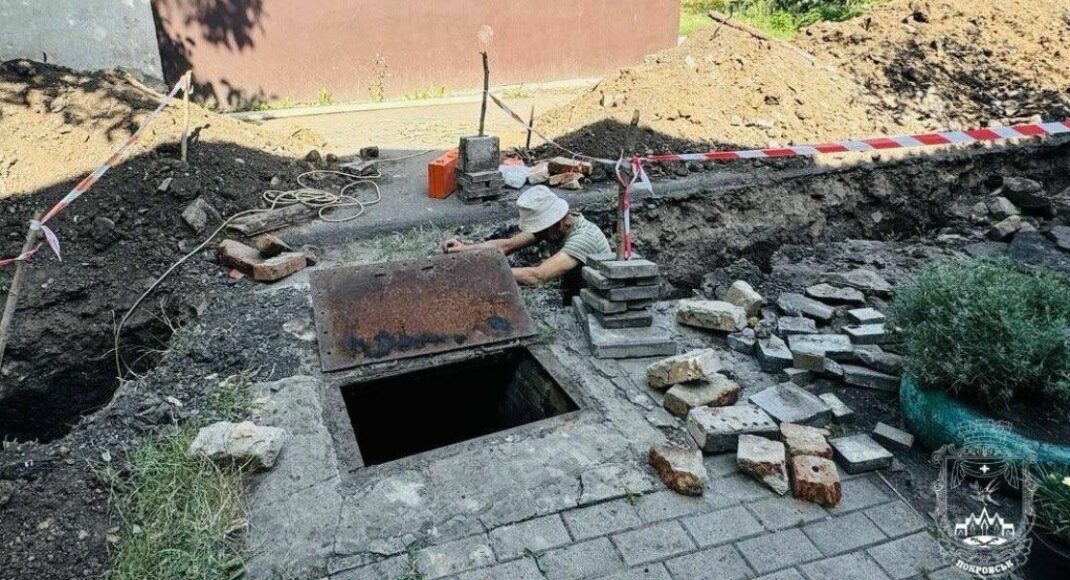 У Покровську готують багатоповерхівки до зими (фото)