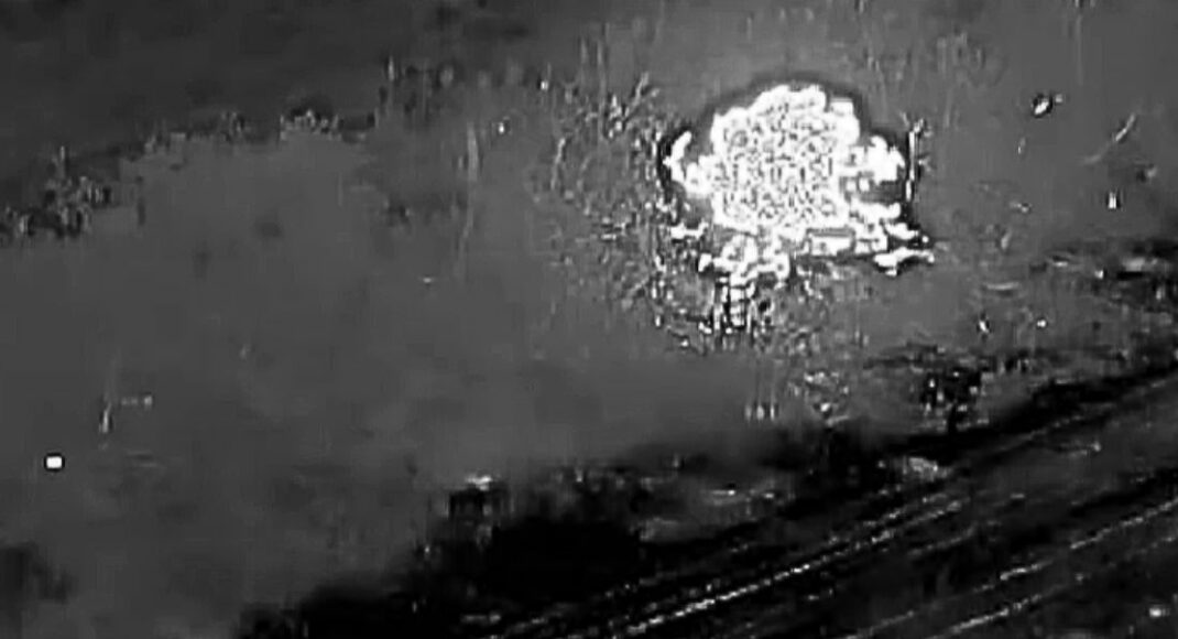 Луганські прикордонники показали нічне знищення ворожих укриттів "Вампіром" на Сіверському напрямку