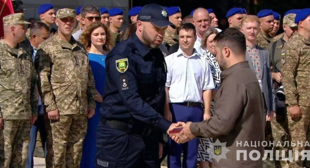 Президент нагородив "Орденом за мужність" ІІІ ступеня поліцейського з Донеччини Дмитра Кірдяпкіна