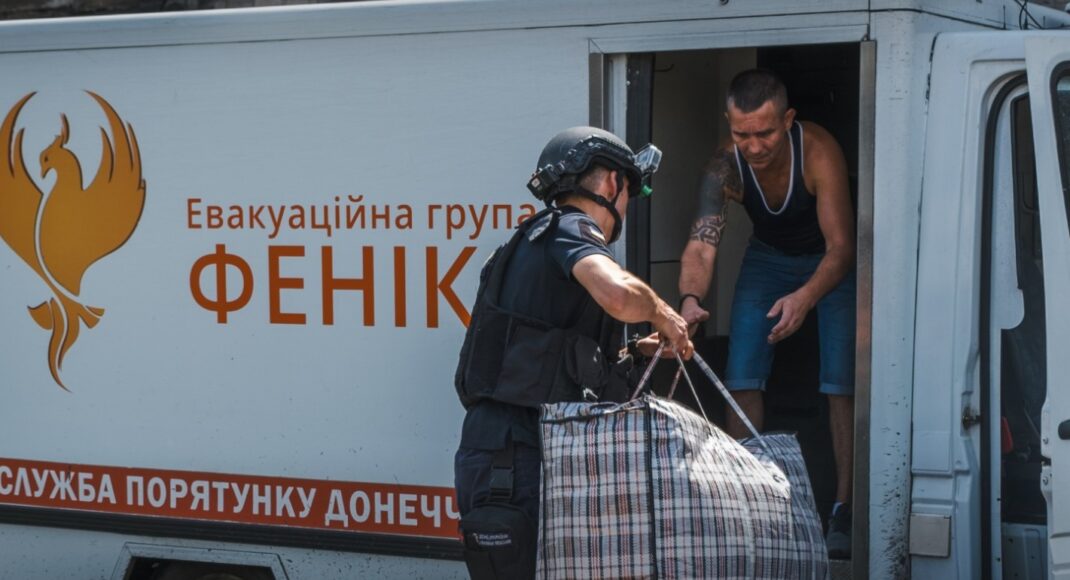 За добу рятувальники Донеччини надали допомогу під час евакуації 342 особам