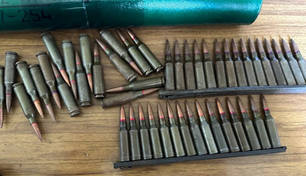 В окупованому Донецьку у чоловіка вдома знайшли схрон зі зброєю (фото)