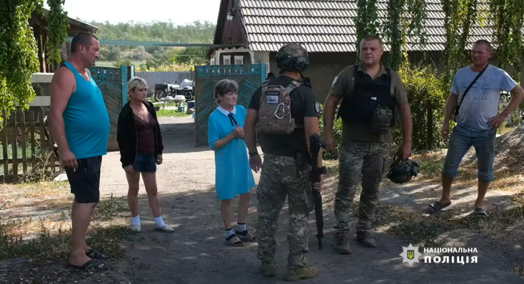 Поліція посилено евакуює людей з Покровська, Мирнограда, Селидового (відео)