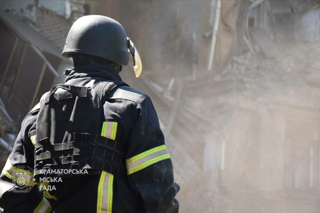 У Краматорську показали наслідки ворожого ракетного удару (фото)