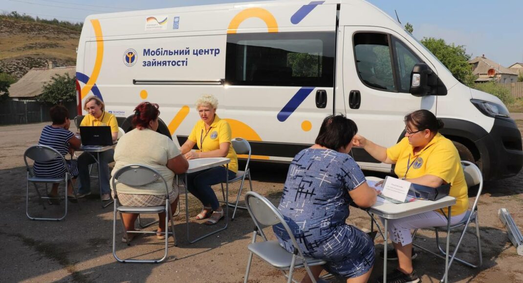 До селища Василівська Пустош завітав мобільний центр зайнятості