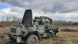 Росіяни продовжують перекидати сили і техніку через Маріуполь і використовують залізницю для військової логістики