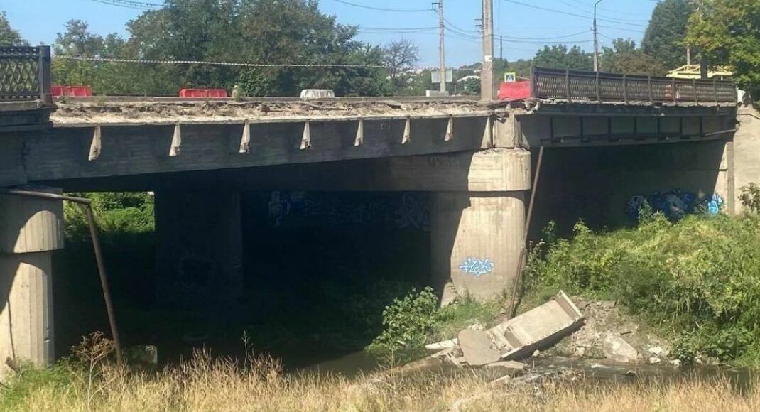 Окупанти так і не полагодили міст у Луганську