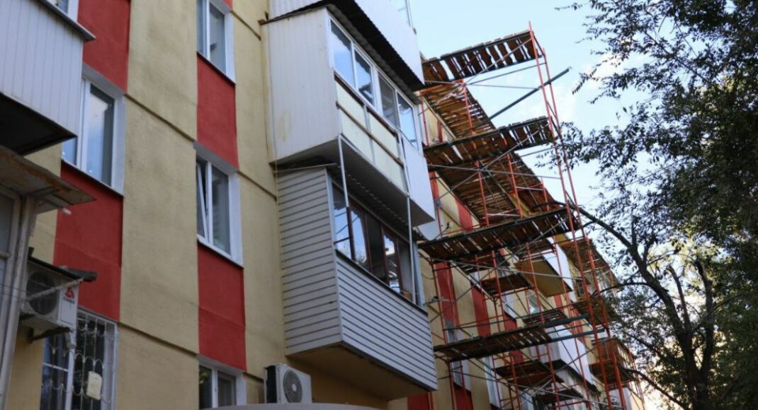 В оккупированном Северодонецке подрядчик в очередной раз не рассчитался с ремонтниками пятиэтажки
