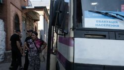 У Павлограді працює транзитний пункт евакуації для жителів Донеччини