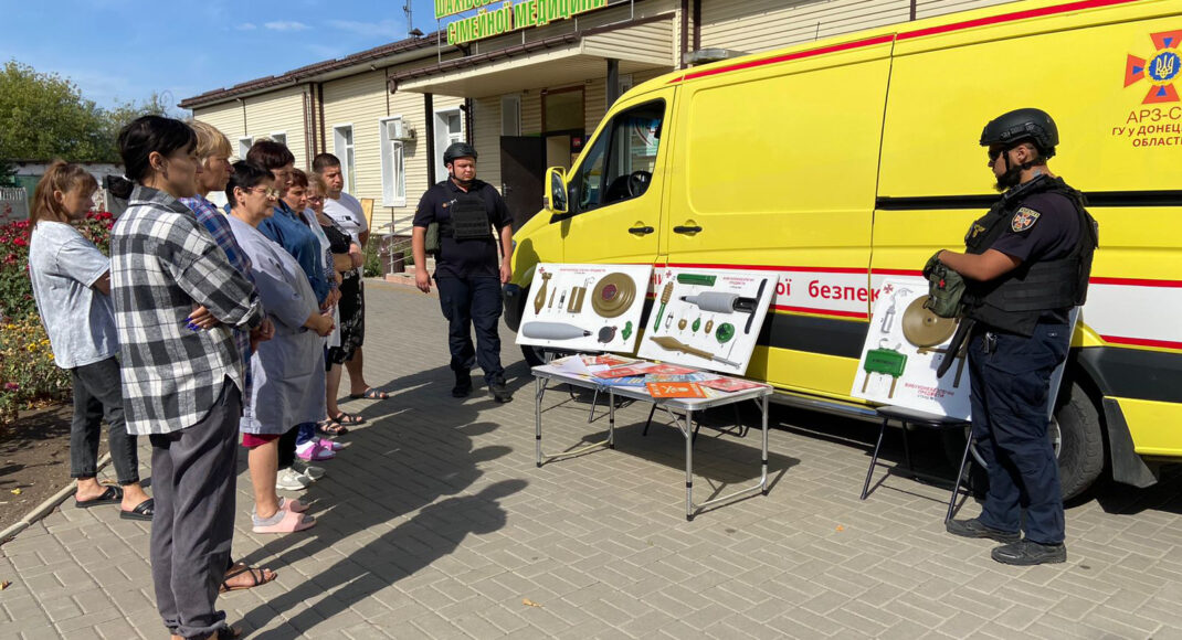 Рятувальники провели навчання з мінної безпеки для мешканців Покровського району