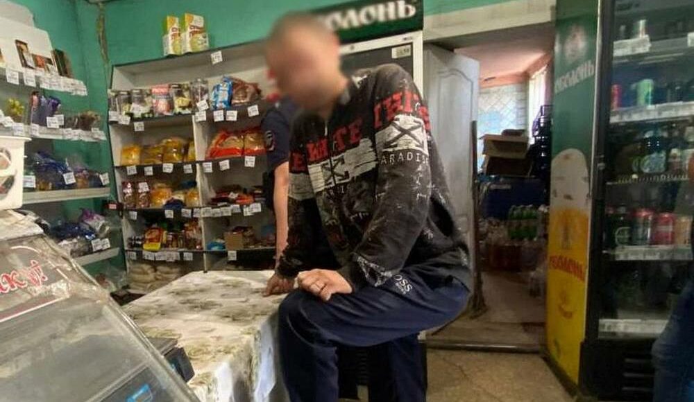 В оккупированном Торезе мужчина напал на продавщицу и обокрал магазин