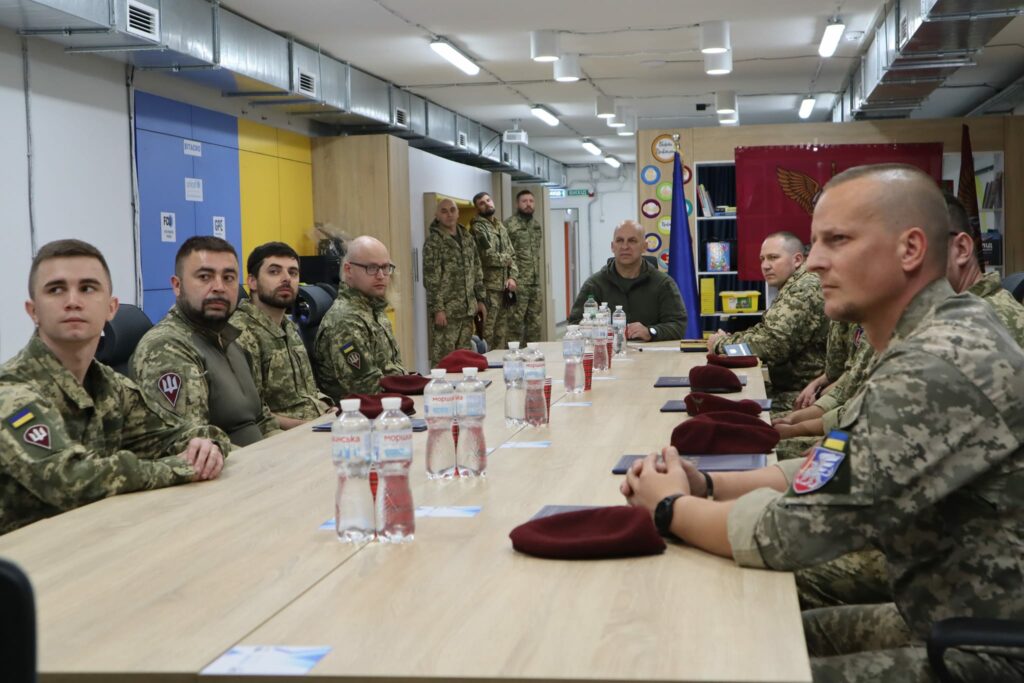 Бойцы 81-й Слобожанской бригады получили нагрудные знаки Защитник Донбасса и грамоты ОГА