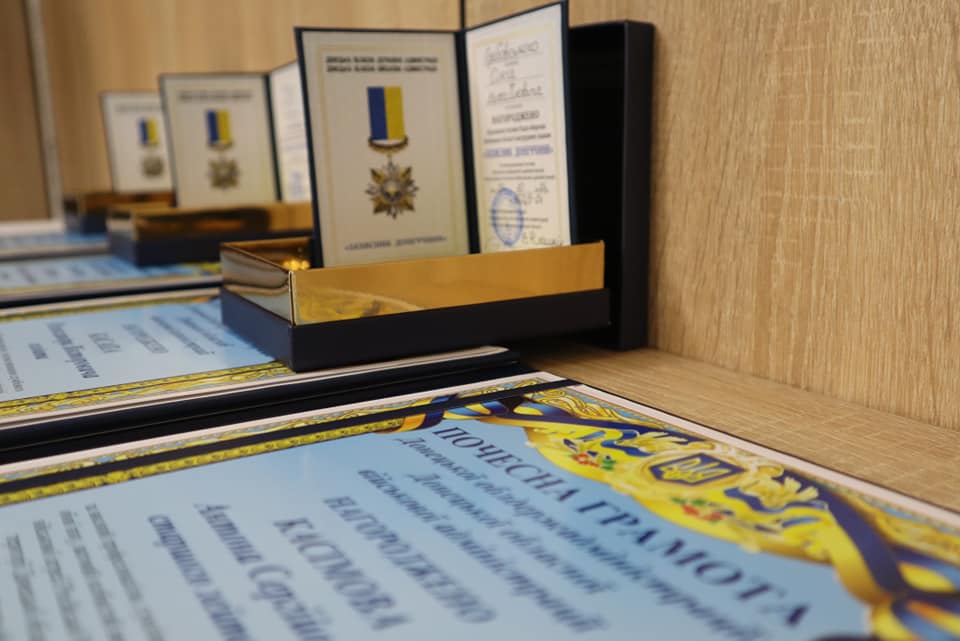 Бойцы 81-й Слобожанской бригады получили нагрудные знаки Защитник Донбасса и грамоты ОГА