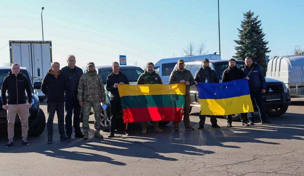 Луганским пограничникам передали четыре внедорожника от Литовской пограничной службы