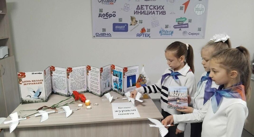 Мариупольских школьников заставили присоединиться к акциям "памяти павших воинов россии"