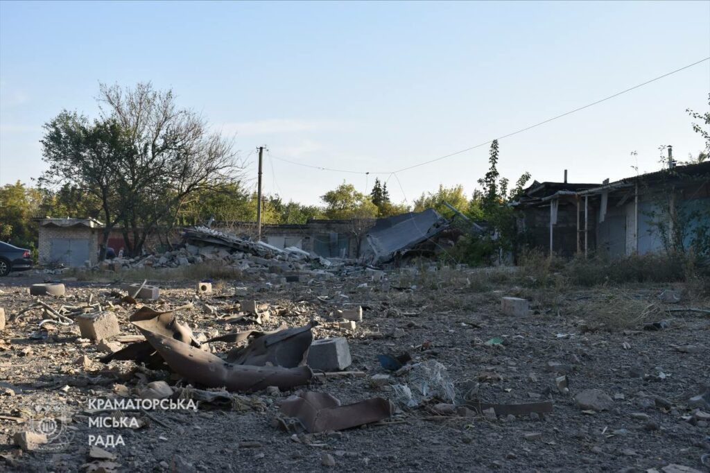 Наслідки обстрілу Краматорська вдень 2 жовтня 4