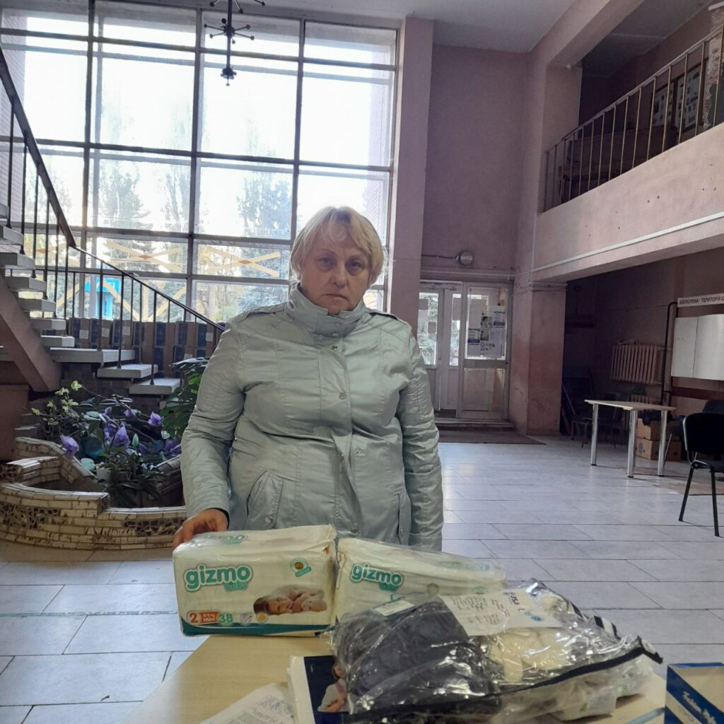 В Дружковке стартовала выдача памперсов и детской одежды.