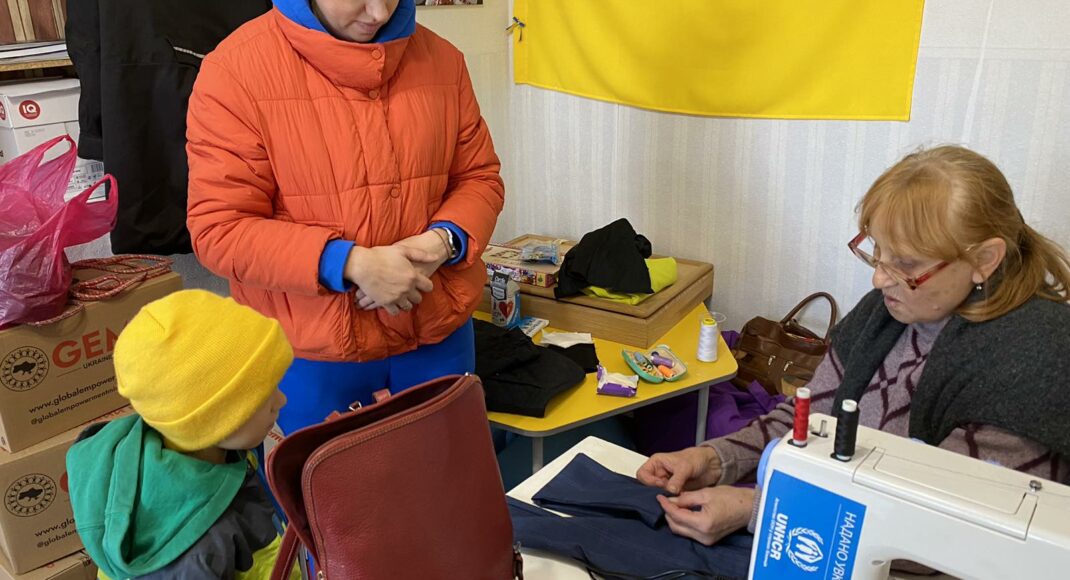 У Лозно-Олександрівському хабі в Ірпені вже майже рік працює соціальна швейна майстерня (фото)