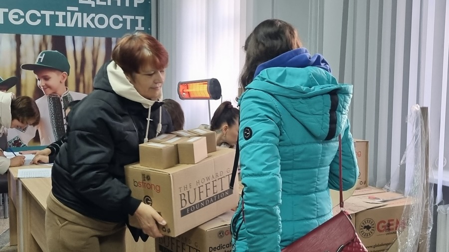 В столичном центре поддержки ВПЛ Мариупольского района Сердце Востока раздавали гуманитарную помощь 3