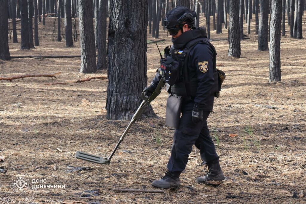 19 взрывоопасных предметов обезвредили вчера в трех районах Донбасса 3