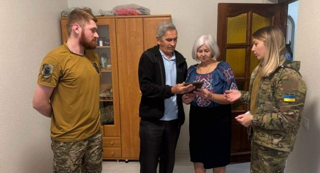 Родители погибшего снайпера с Луганщины приобрели "мавики" для пограничников (фото)