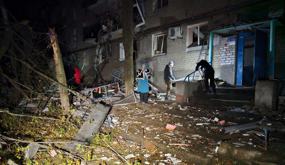 Полиция показала первые минуты после обстрела Николаевки в Донецкой области, где ранены 5 человек