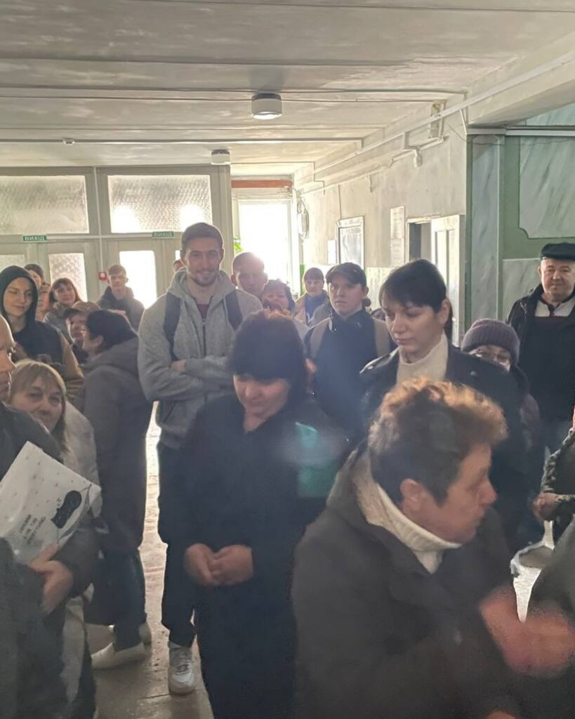 Переселенці з Бахмутського району отримали продуктові набори GEM та HGBF у Кривиому Розі 4