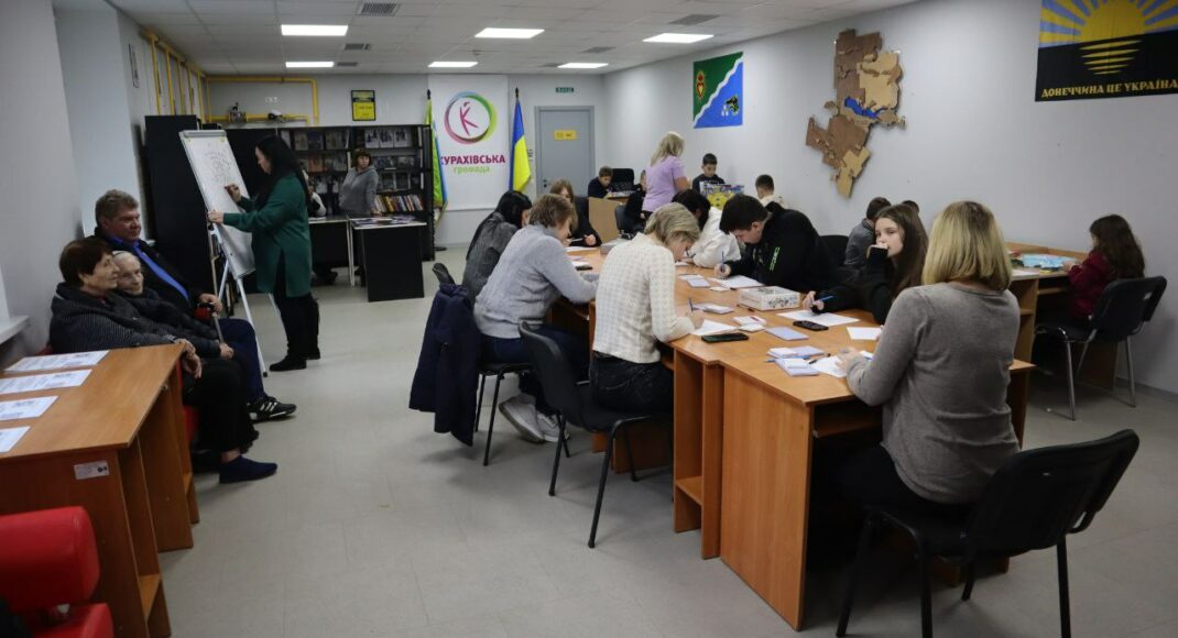 На Днепропетровщине заработал Центр поддержки переселенцев Кураховской громады (фото)