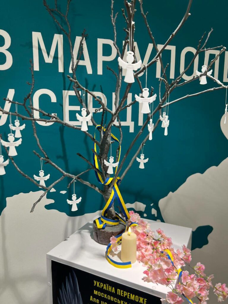 В Днепре открыли выставку о нацгвардейцах-защитниках Мариуполя 2