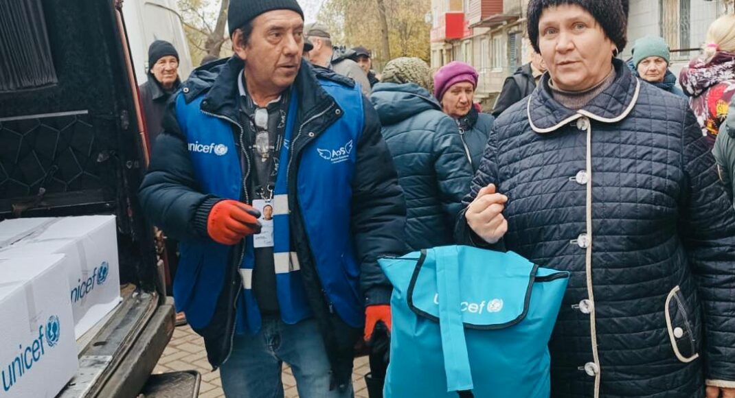 В Покровске продолжается выдача гигиенических наборов от БФ "Янголи Спасіння"