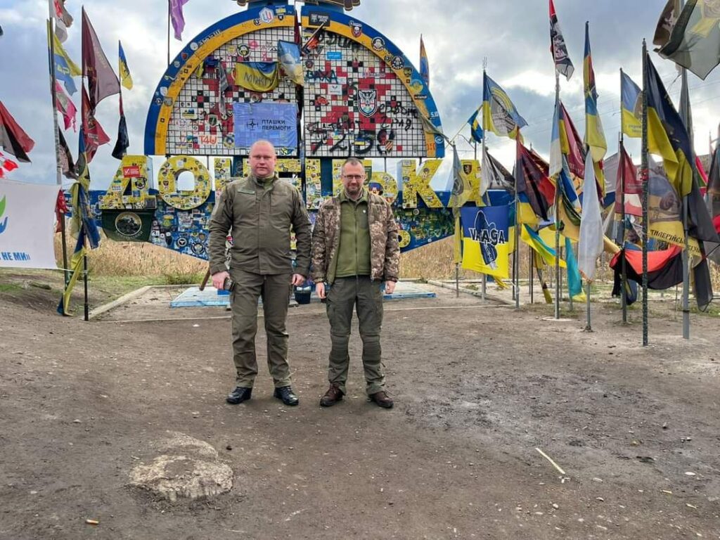 Військовим луганської бригади територіальної оборони передали автомобіль підвищеної прохідності 2