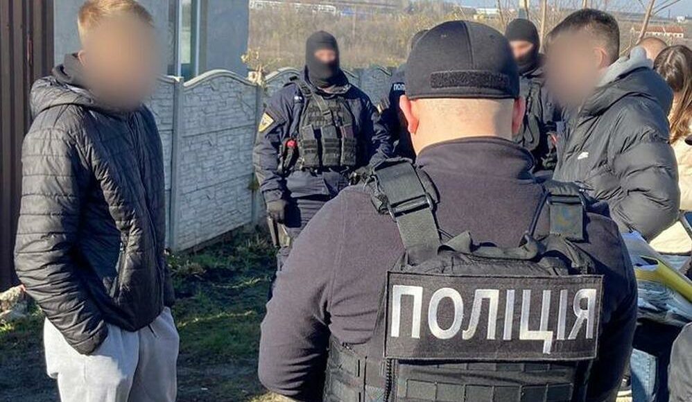 Чоловіки через "колцентр" на Донеччині могли виманити близько трьох мільйонів гривень: що відомо