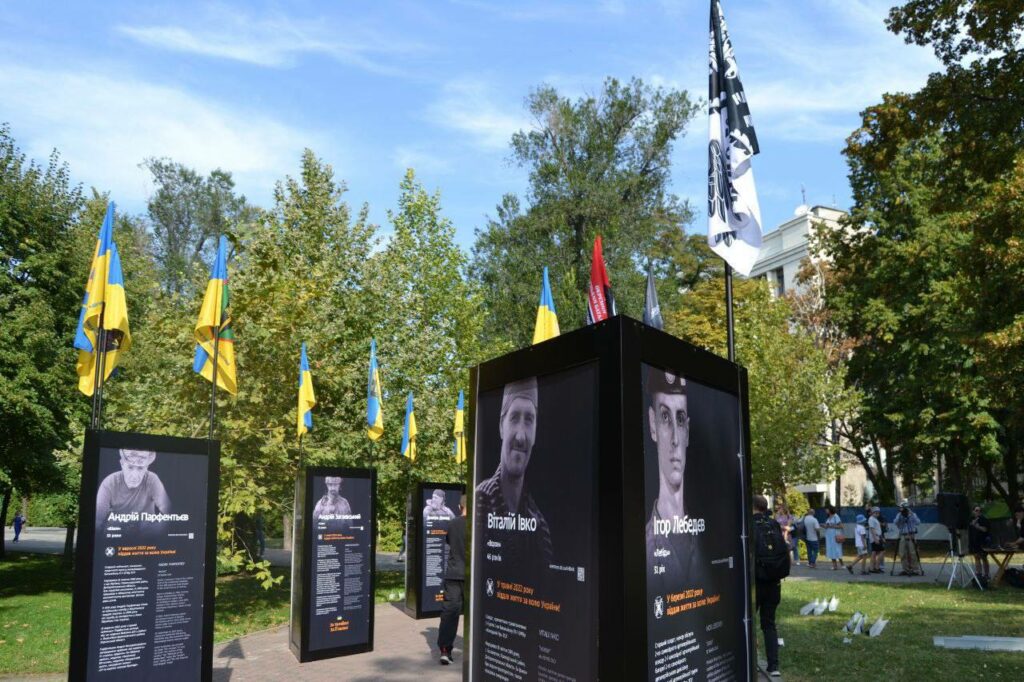 У Дніпрі встановили меморіал захиснику Маріуполя (фото)