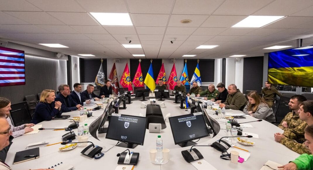 Министр обороны Украины обсудил с делегацией США вопросы кибербезопасности