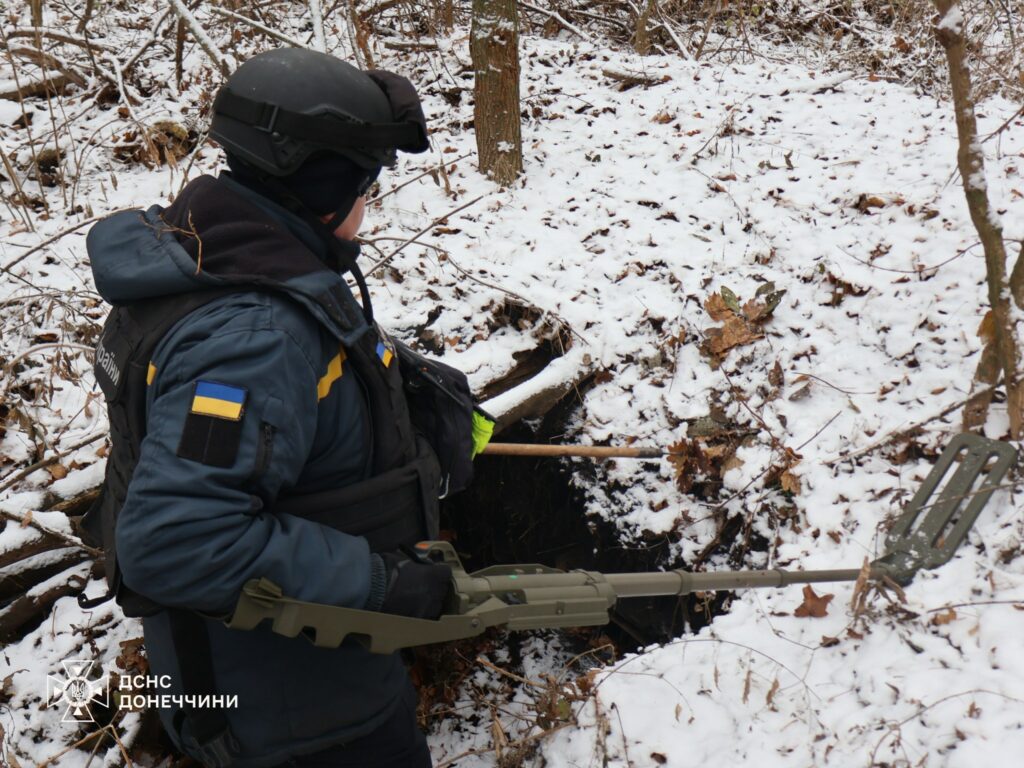 Минулої доби піротехінки Донеччини вилучили 9 одиниць різних типів боєприпасів