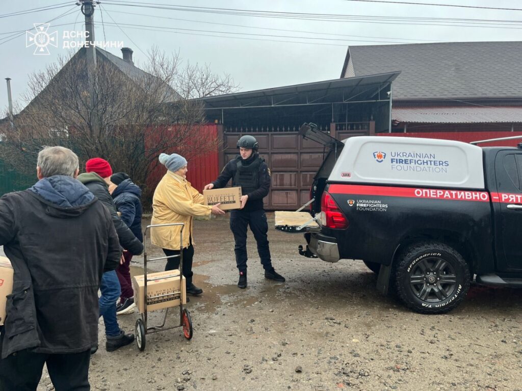 Минулої доби рятувальники доставили більше тонни гуманітарної допомоги мешканцям Краматорського району