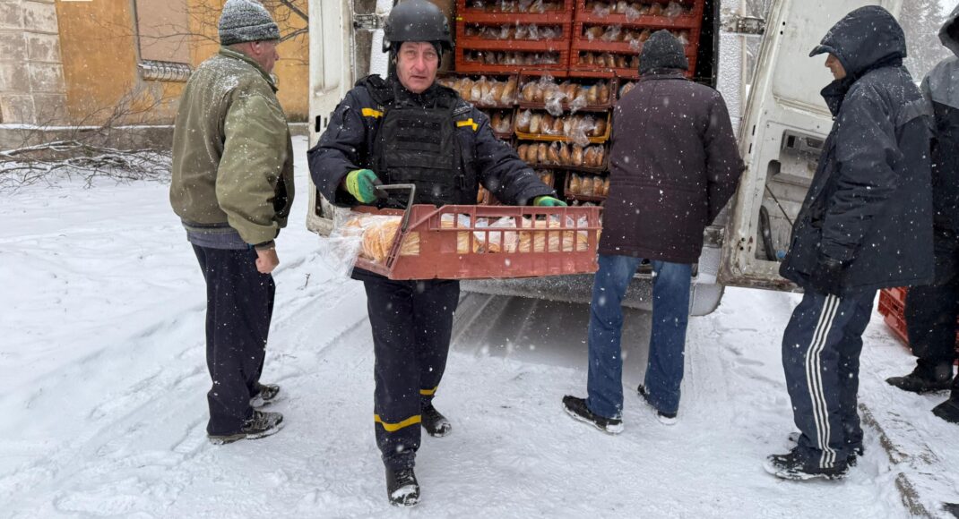 Минулої доби рятувальники доставили більше тонни гуманітарної допомоги мешканцям Краматорського району
