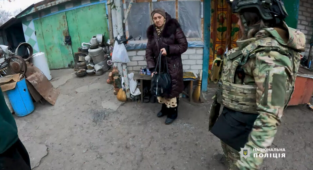 Предпоследнюю жительницу эвакуировали "Белые ангелы" из прифронтового села на Лиманском направлении (видео)