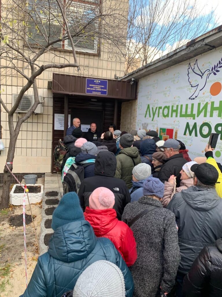 Переселенці з Нижньодуванської громади отримали у Києві сімейні набори від GEM та HGBF