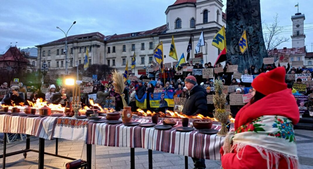 Во Львове провели акцию в поддержку пленных "Третье Рождество в плену" (фото)