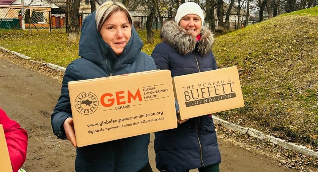 В Самаре на Днепопетровщине переселенцы из Попасной получили продуктовые наборы (фото)