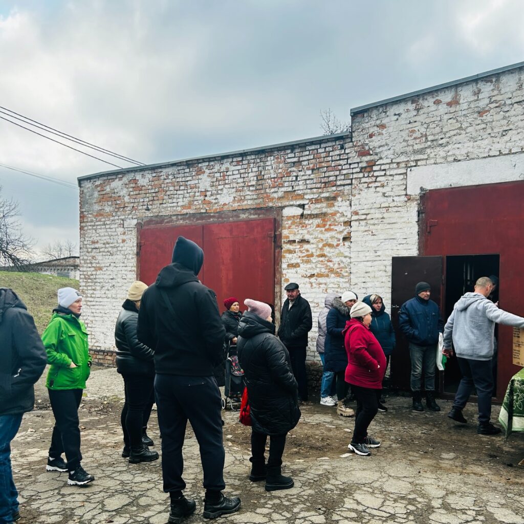 У Самарі на Дніпропетровщині переселенці з Попасної отримали харчові набори