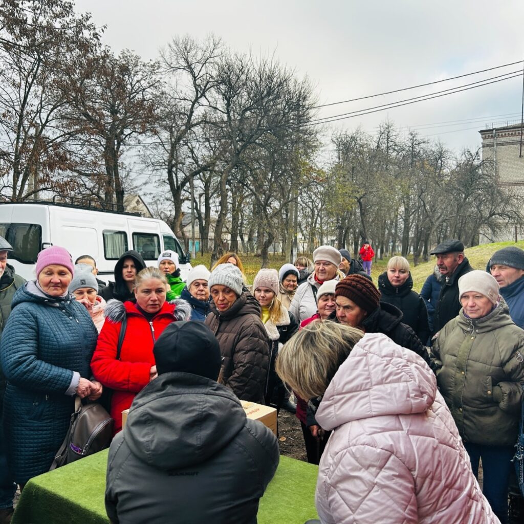 У Самарі на Дніпропетровщині переселенці з Попасної отримали харчові набори