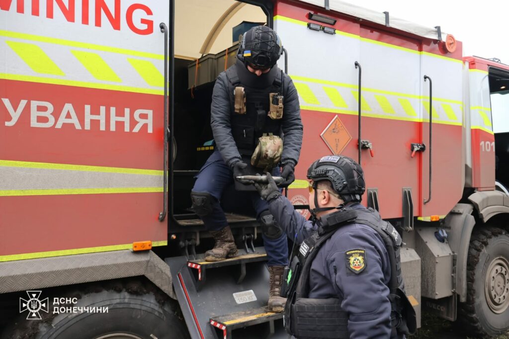 У Святогірській громаді піротехніки ДСНС знищили гранату та артилерійські снаряди