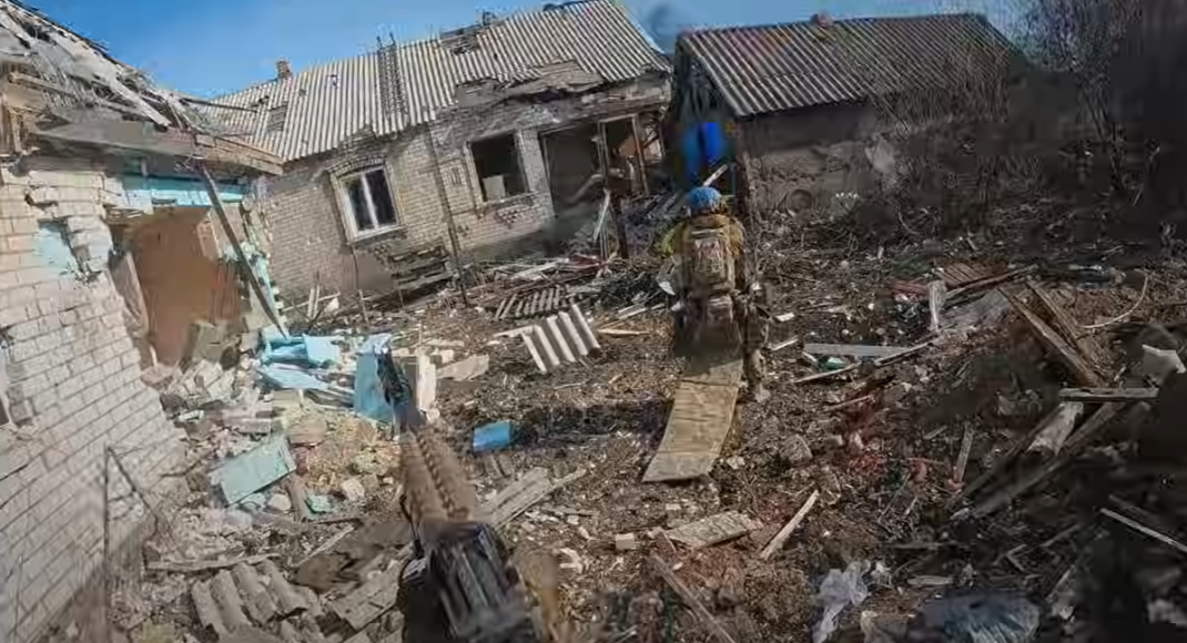 Азовцы показали ближний стрелковый бой с оккупантами в Донецкой области (видео)
