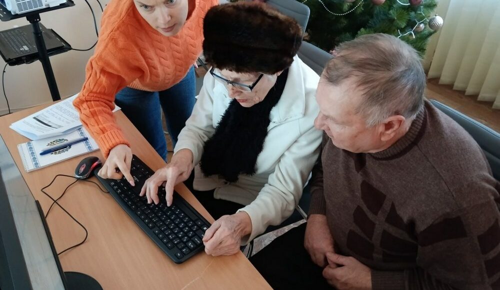 Для переселенців з Мирнограда розпочалась освітня програма з комп’ютерної та цифрової грамотності