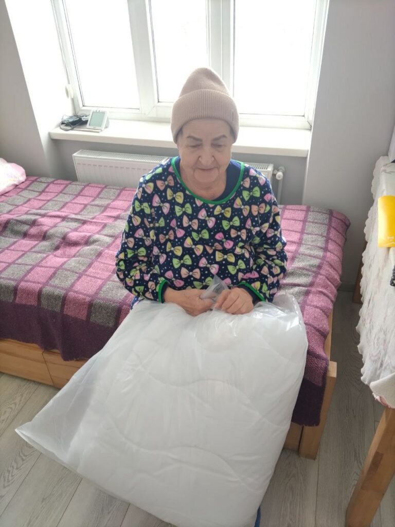 Переселенці з Покровської громади отримали від благодійників
