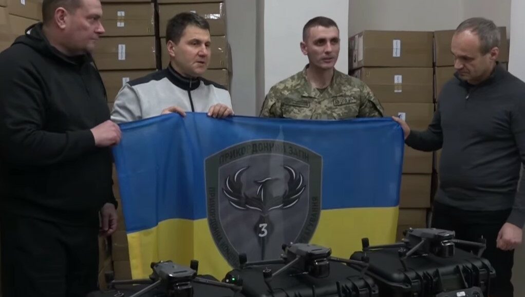 Представители Винницкой громады передали Луганским пограничникам 3 квадрокоптера DJI Mavic 3Т (видео)